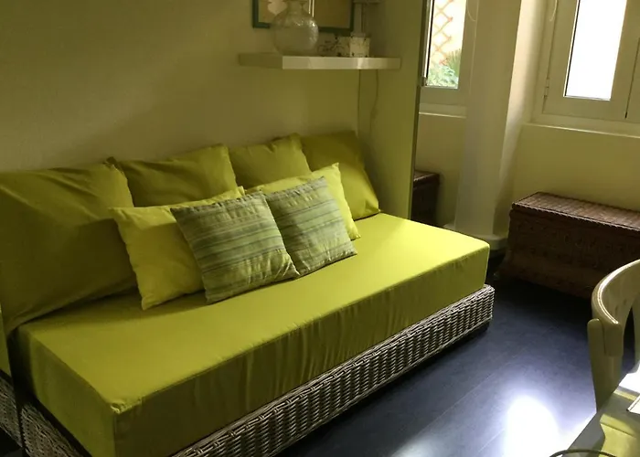 Chambre 1 Personne Avec Terrasse Centre Ville Marseille 3 Nuits Min , Femme Uniquement